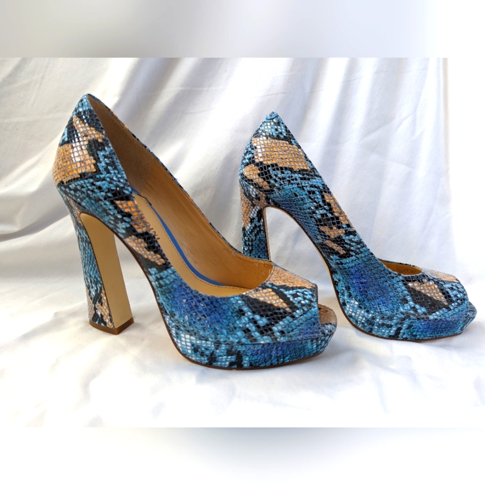 Gianni Bini / Blue Snakeskin / Sz 8.5